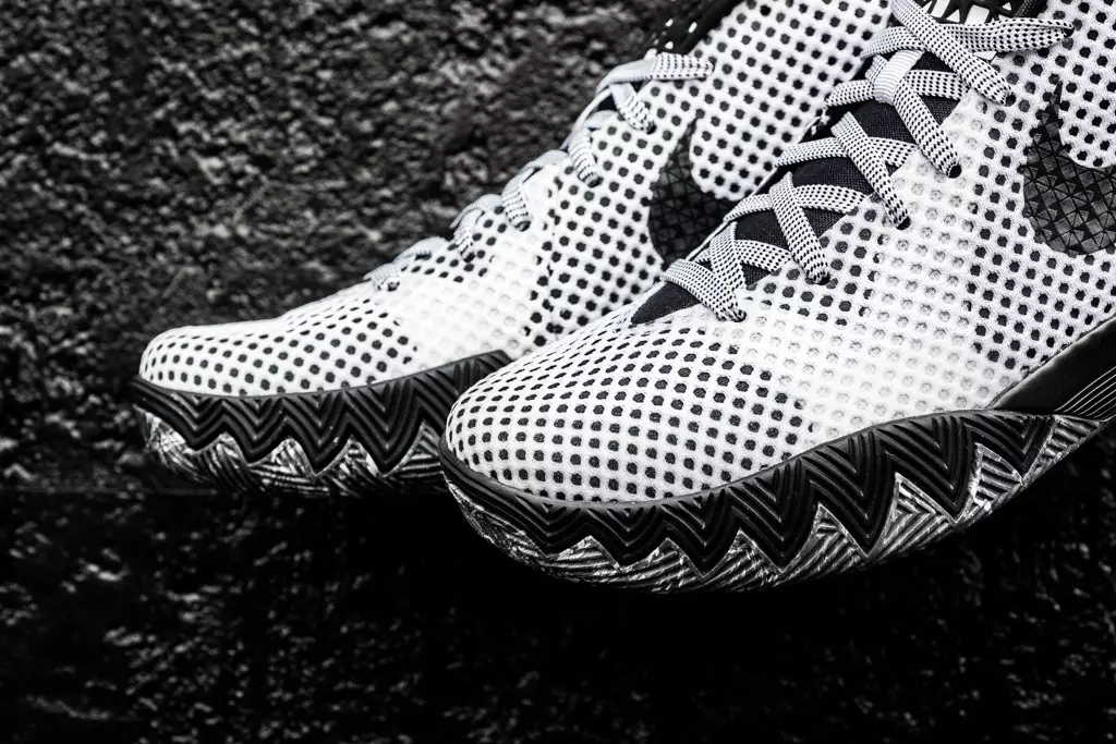 nike-kyrie-1-bhm-hitam-sejarah-bulan-2