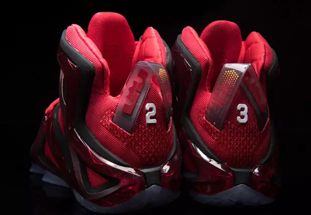 Nike LeBron 12 Elite Takımı Ateşliyor