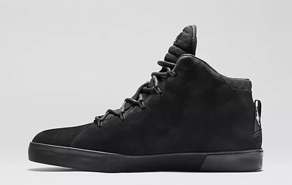 lebron-xii-12-nsw-lifestyle-lights-out-3