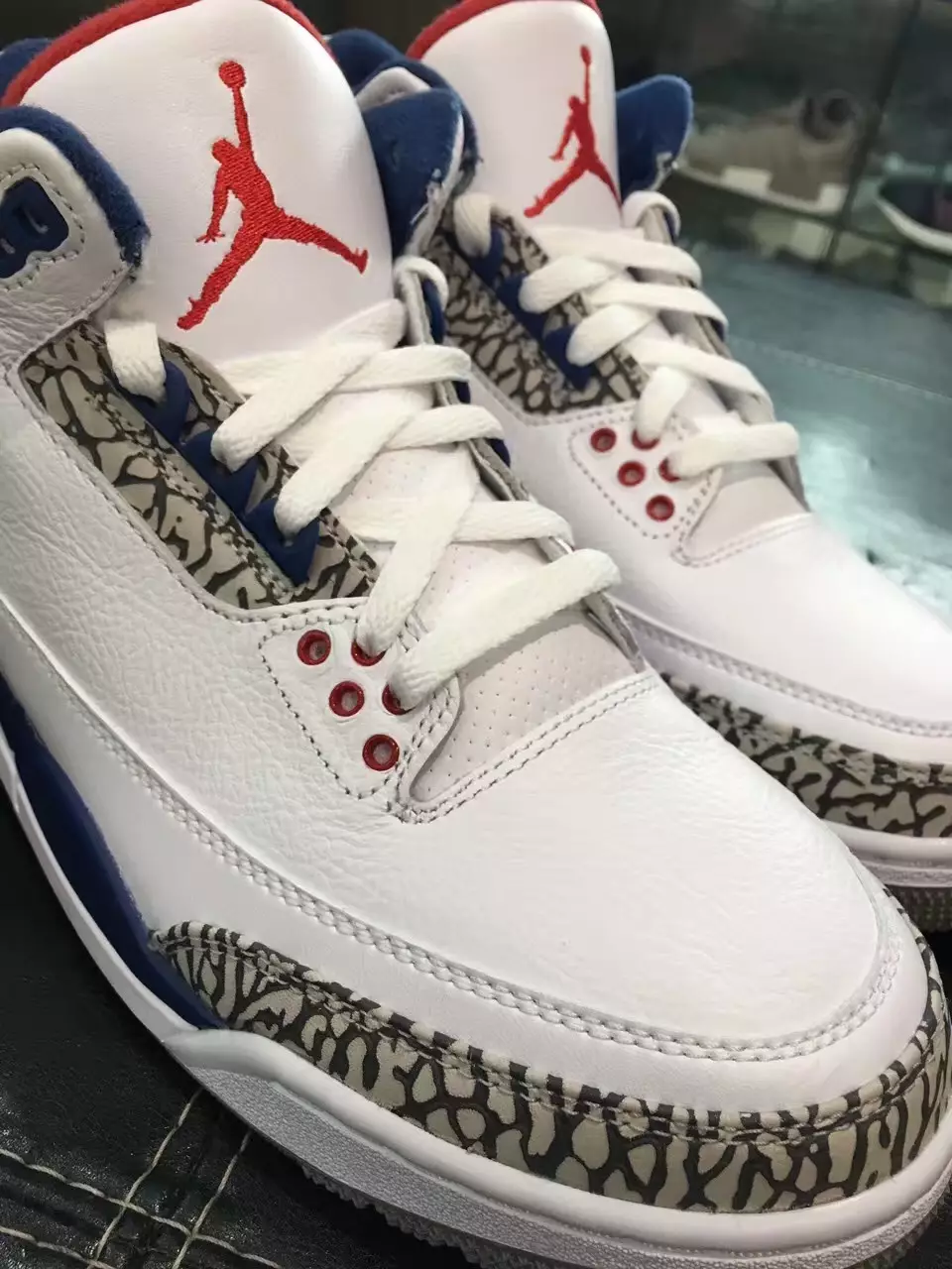 Air Jordan 3 Retro OG Biru Sejati