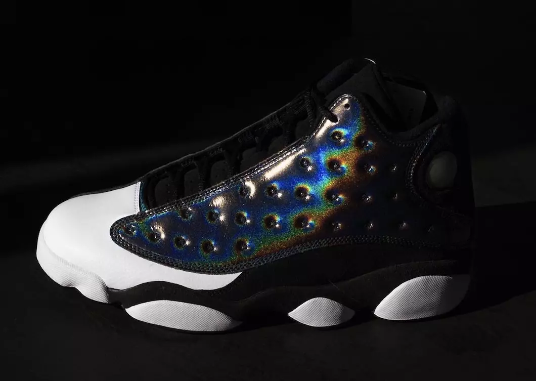 نظرة مفصلة على Air Jordan 13