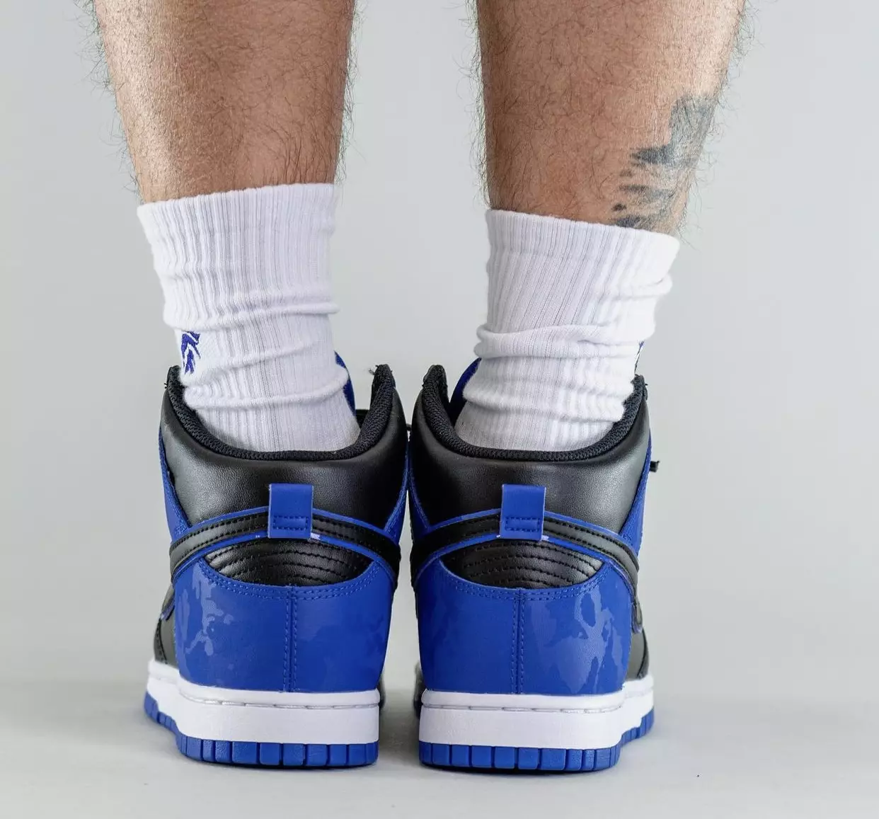 Nike Dunk High Black Hyper Royal DD3359-001 Releasedatum op de voeten