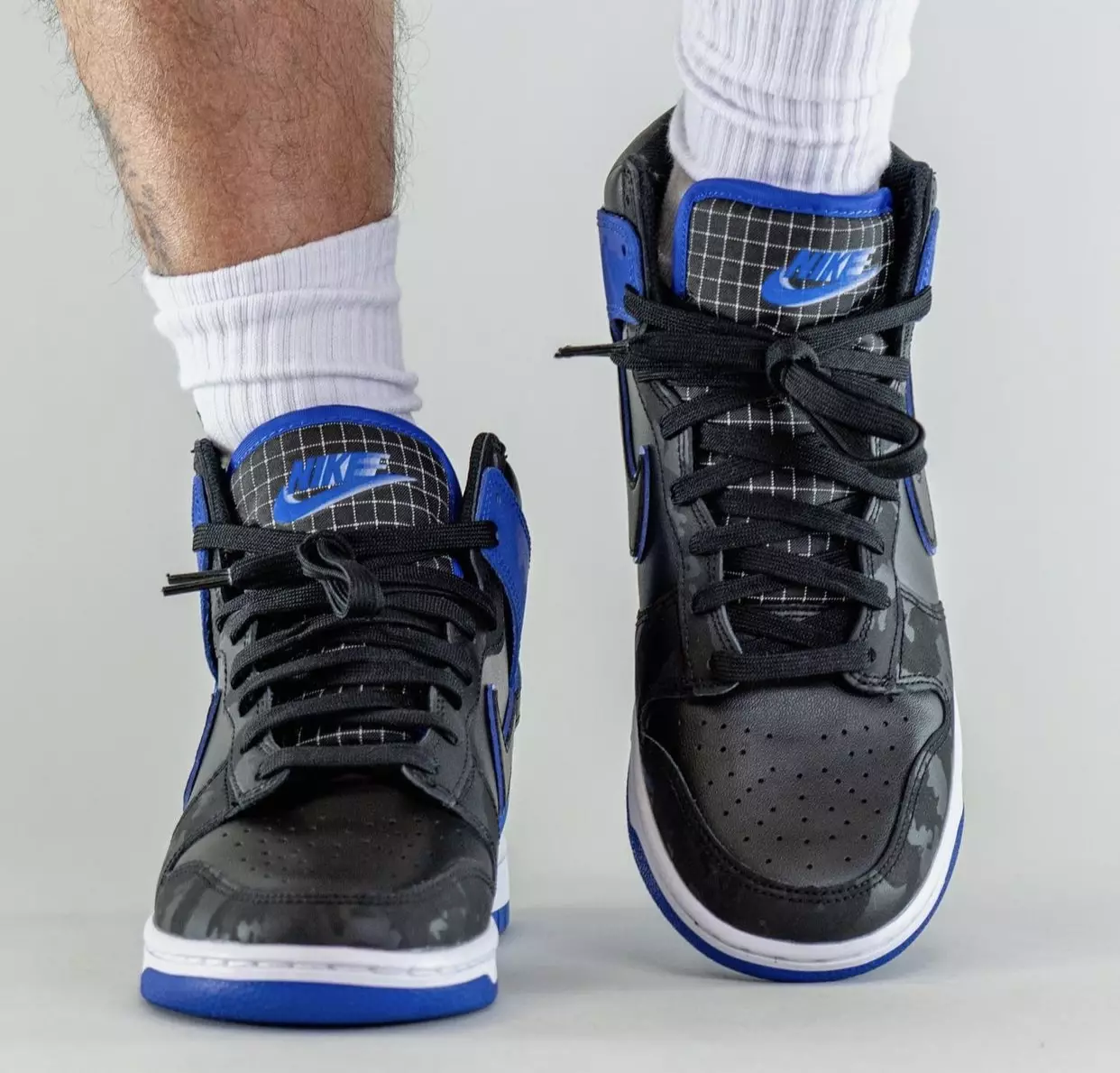 Nike Dunk High Black Hyper Royal DD3359-001 Дата випуску на ногах