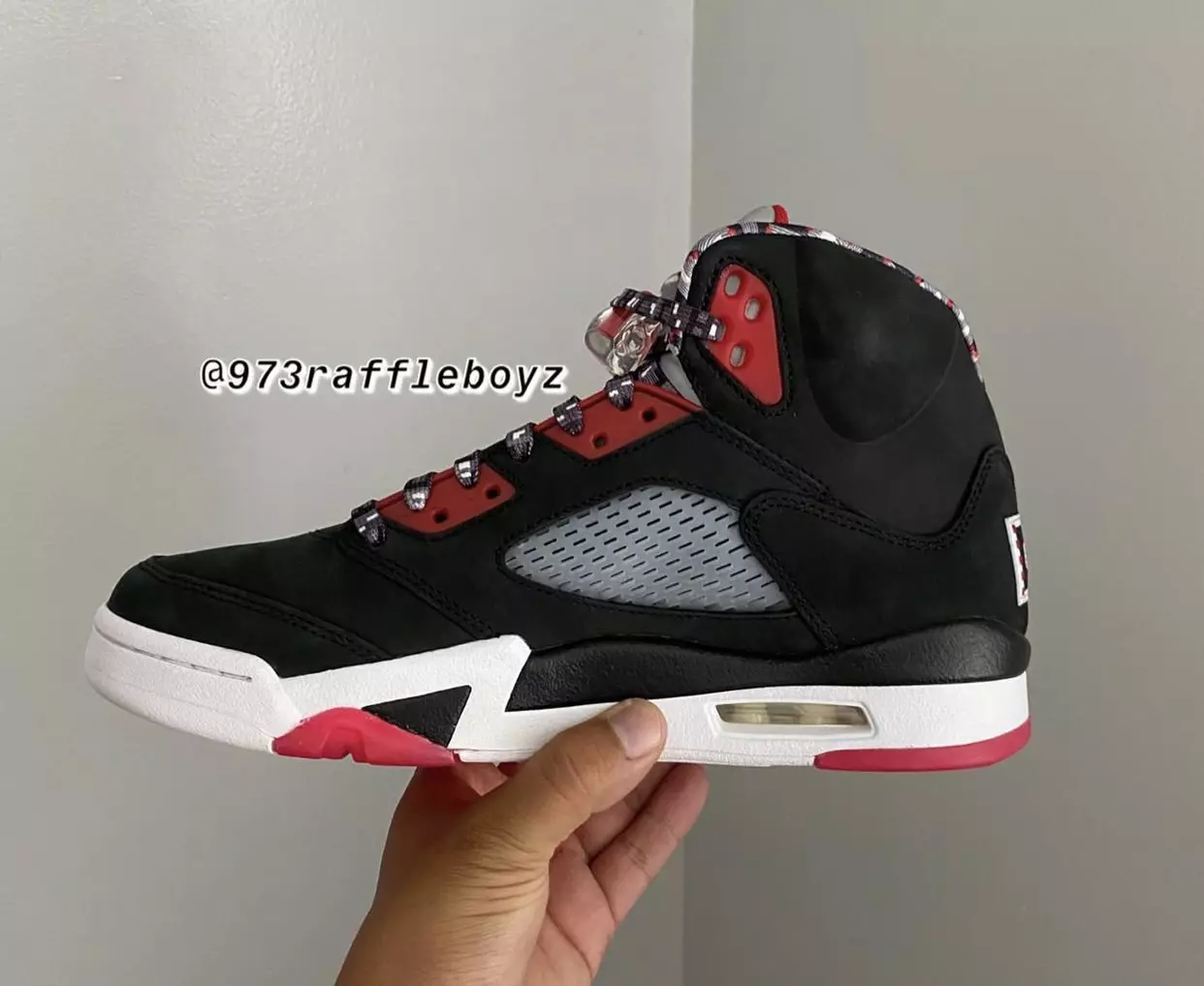 Air Jordan 5 Quai 54 qora do'stlar oilasi