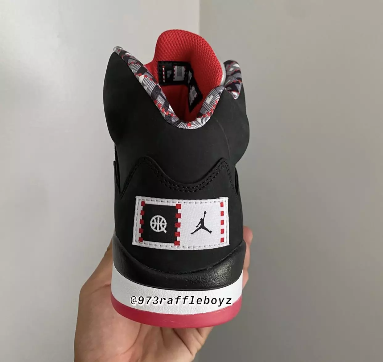 Air Jordan 5 Quai 54 Qara Dostlar Ailəsi