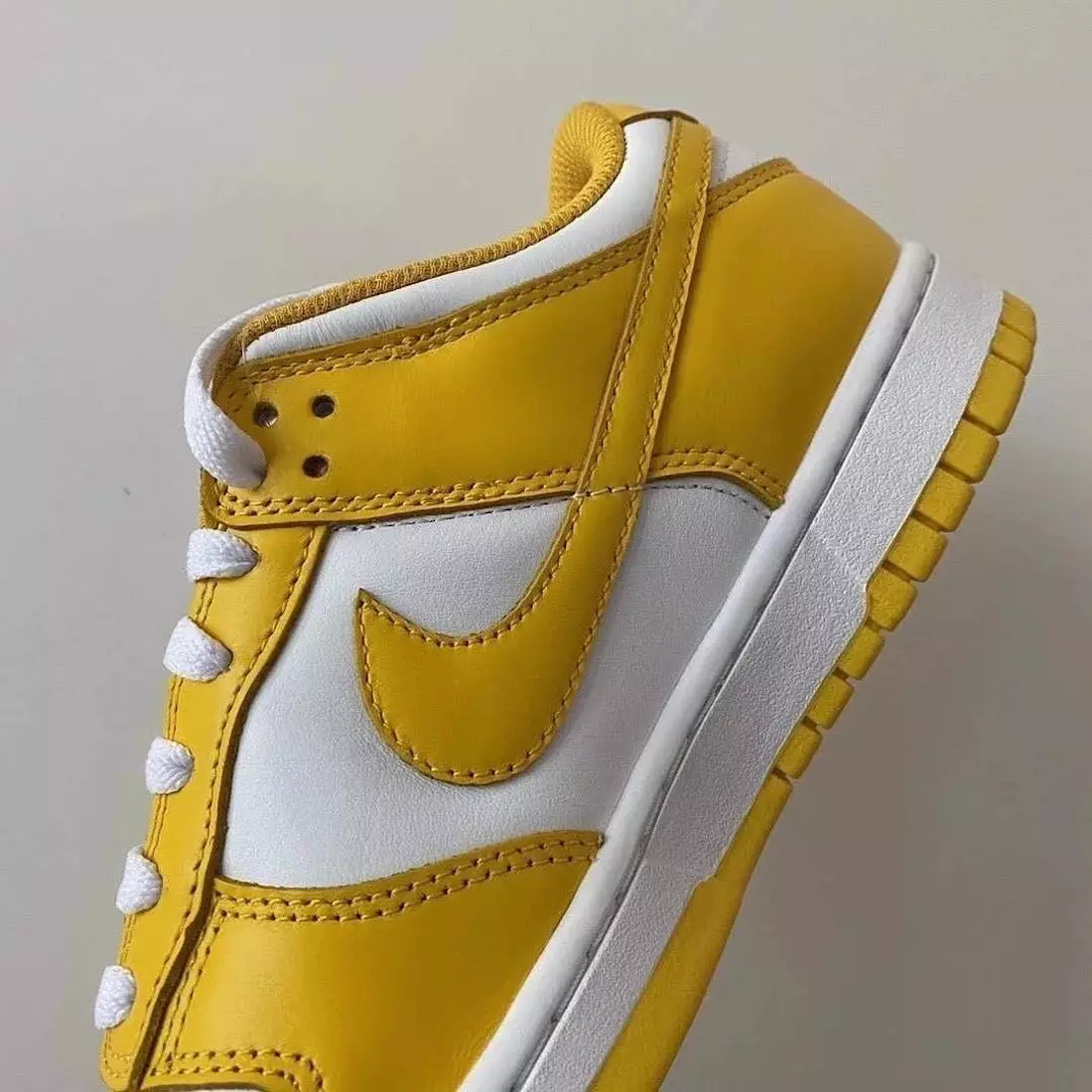 Nike Dunk Low צהוב לבן תאריך יציאה