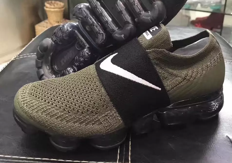 Curea neagră Nike VaporMax fără șireturi