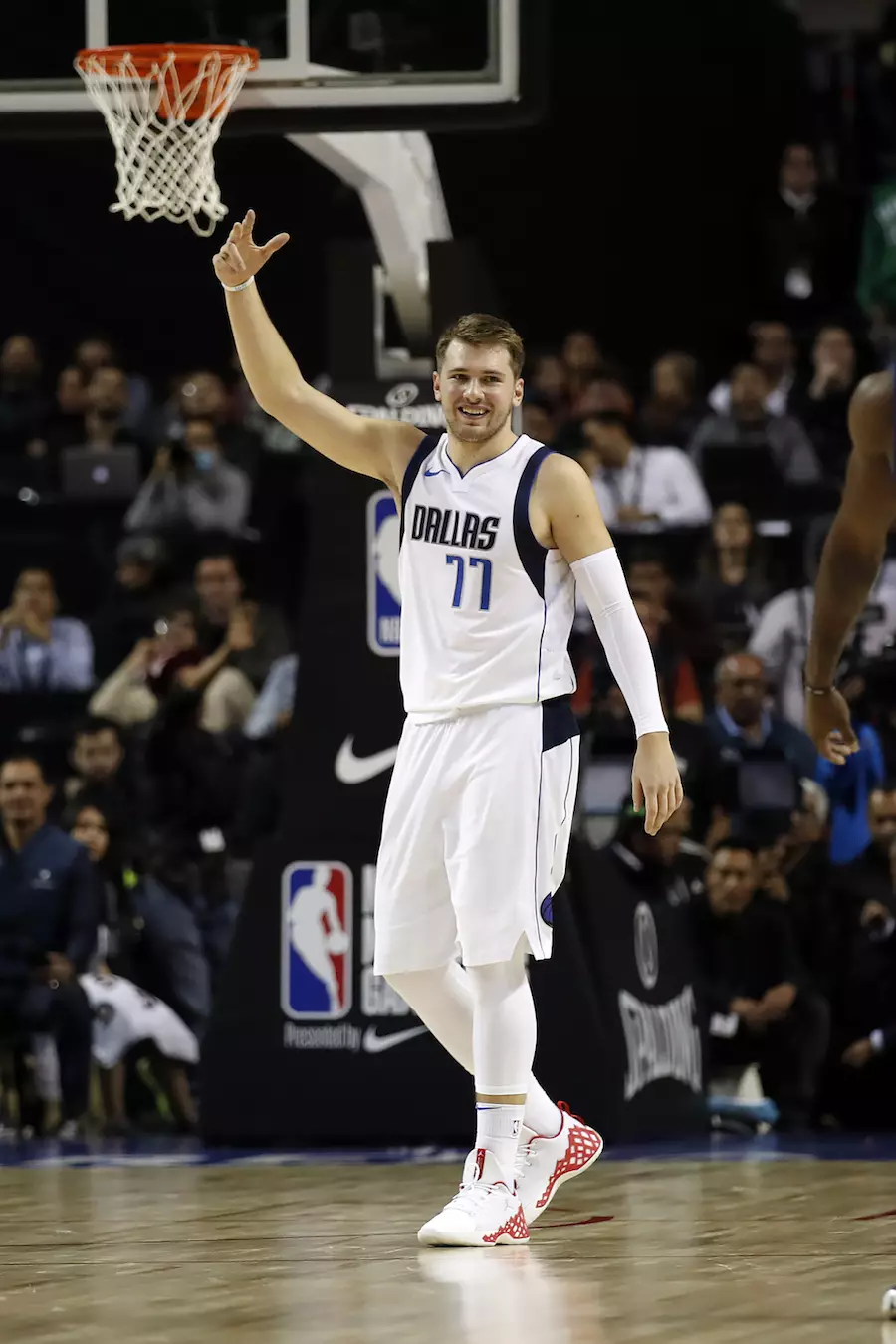 Comharthaí Branda Jordan Luka Doncic