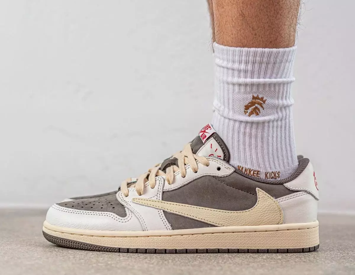 Travis Scott Air Jordan 1 Low OG Reverse Mokka Udgivelsesdato på fødderne