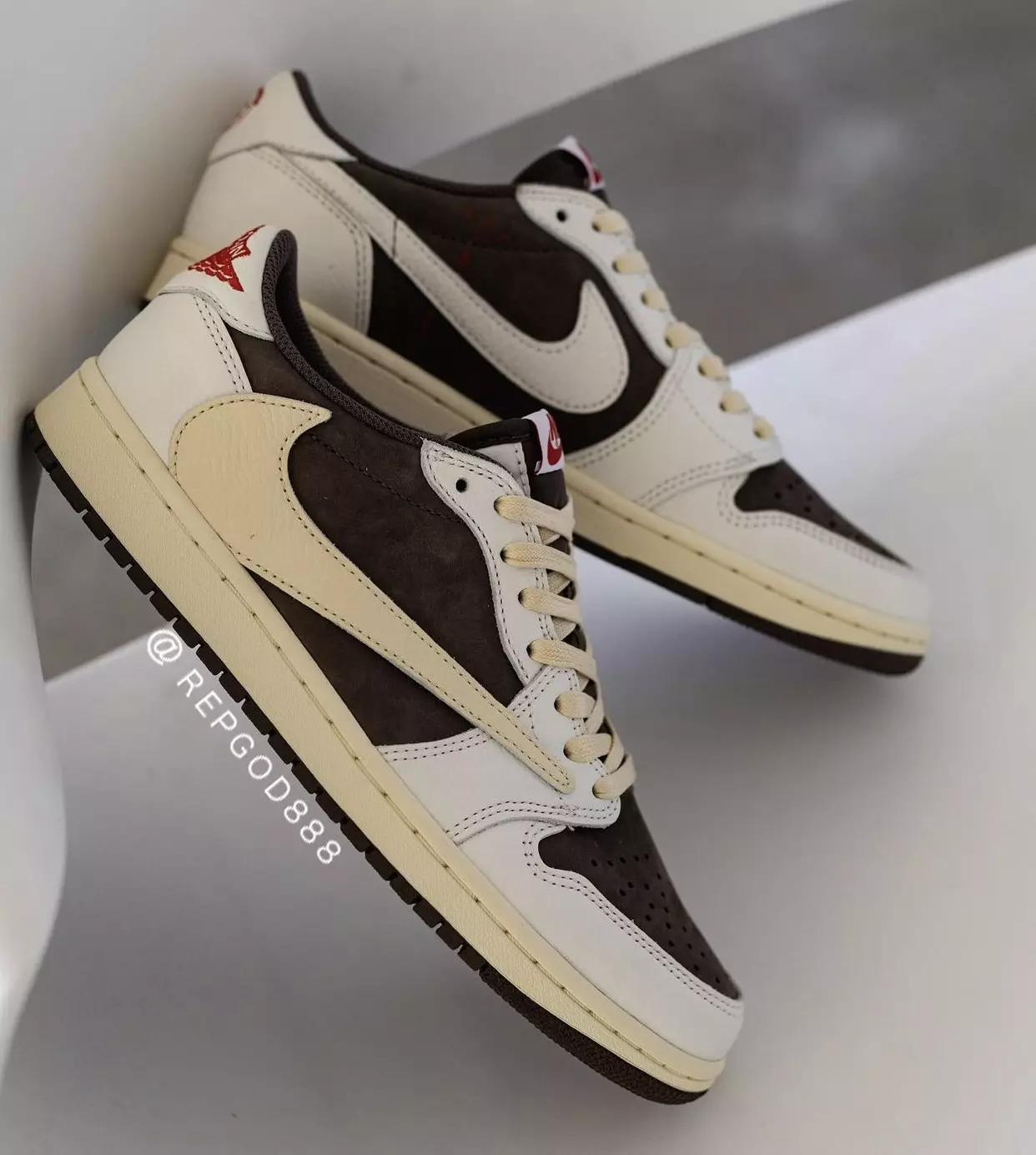 Travis Scott x Air Jordan 1 Low OG Reverse Mocha išleidimo data