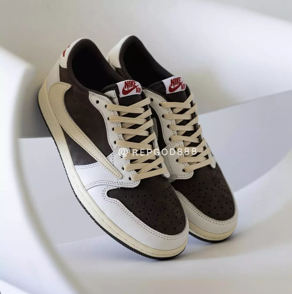 Travis Scott x Air Jordan 1 Low OG Reverse Mocha išleidimo data