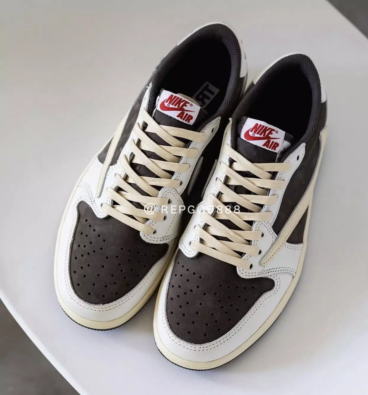 Travis Scott x Air Jordan 1 Low OG Reverse Mocha ဖြန့်ချိသည့်ရက်စွဲ