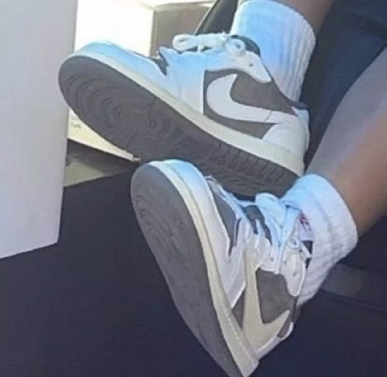 Stormi Travis Scott Air Jordan 1 Low OG 리버스 모카 출시일