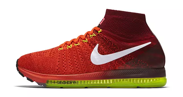 Nike သည် Flyknit Crimson Volt အားလုံးကို ချဲ့သည်။