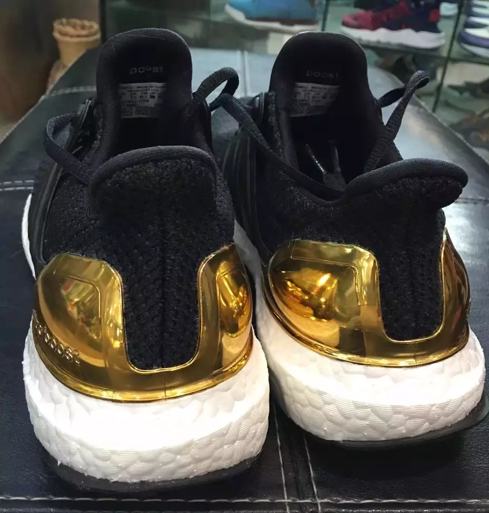 adidas Ultra Boost Sort guld