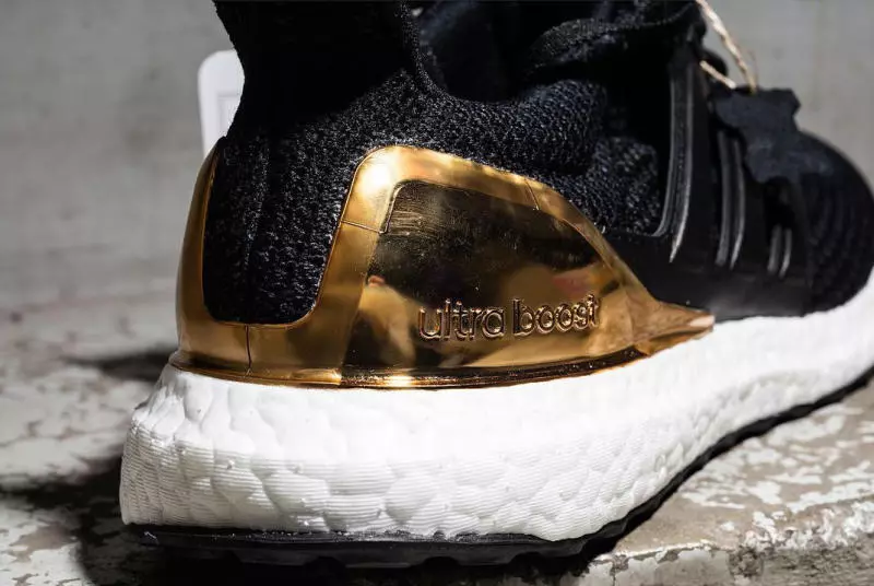 adidas Ultra Boost Sort guld