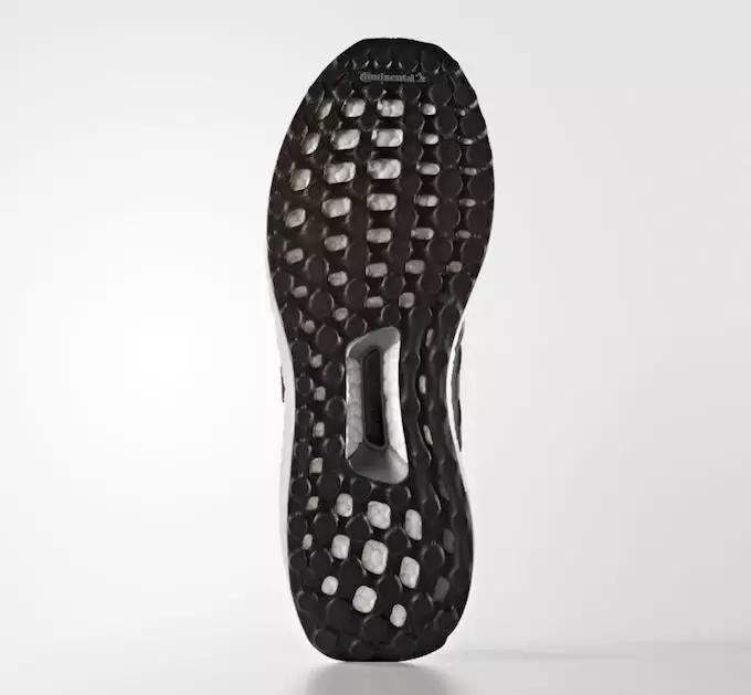 Adidas Ultra Boost musta päällystetty