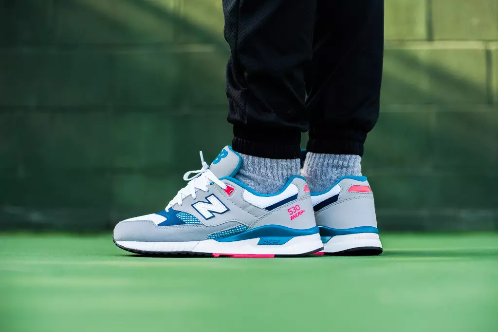 New Balance 530 90s လည်ပတ်နေသည်။