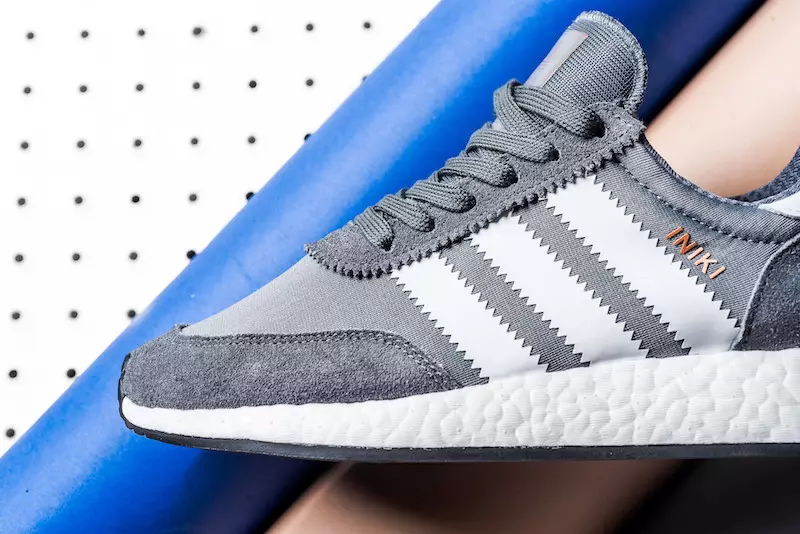 أديداس Iniki Runner Boost باللون الرمادي