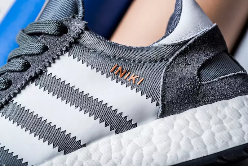 adidas Iniki Runner Boost Grå