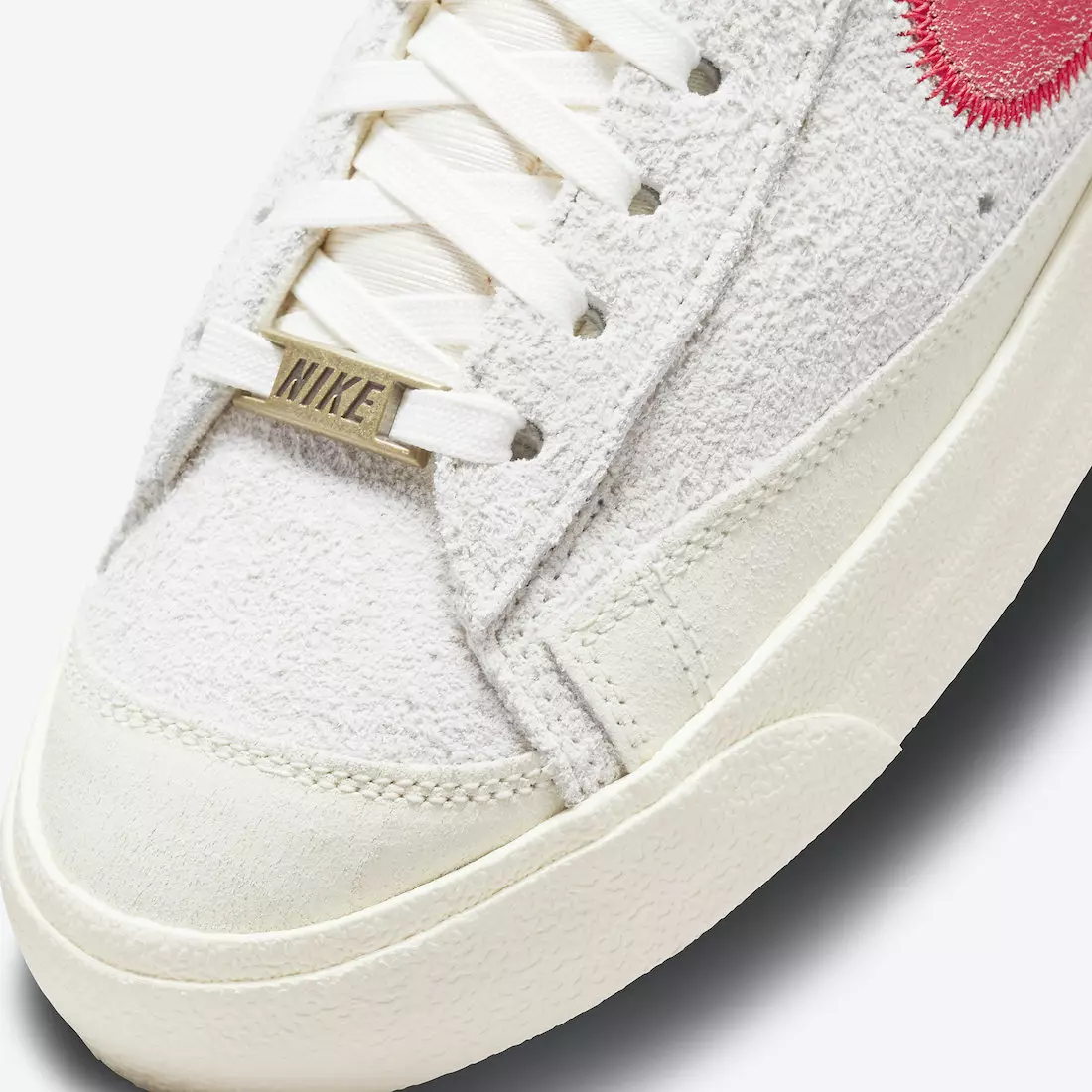 Nike Blazer Mid 77 Test of Time DO7225-100 Датум на објавување