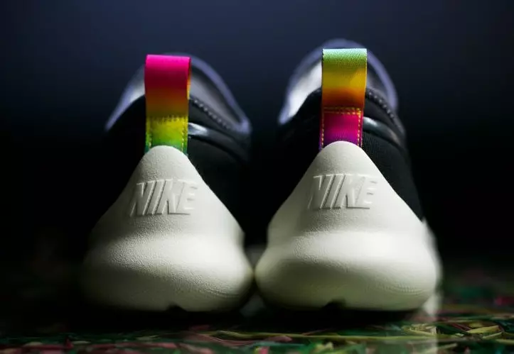 Nike Aptare SE Antracite Sail Rainbow Heel Tab