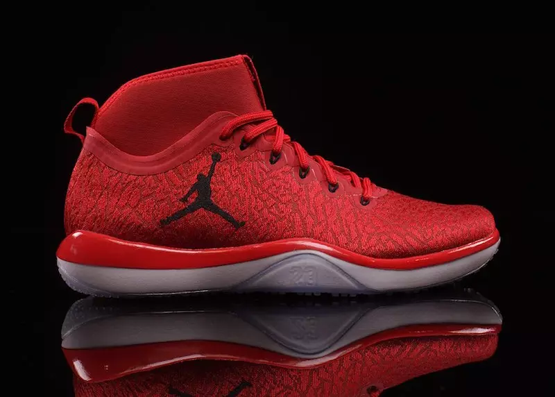 Jordan Trainer 1 Tersedia dalam Gym Red