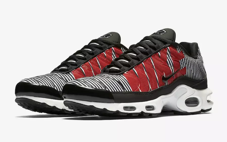 Fotografitë zyrtare të Nike Air Max Plus me vija