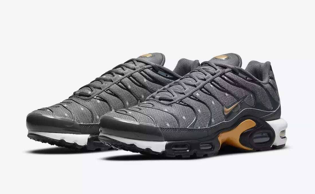 Еще один Nike Air Max Plus в джинсовой сарже