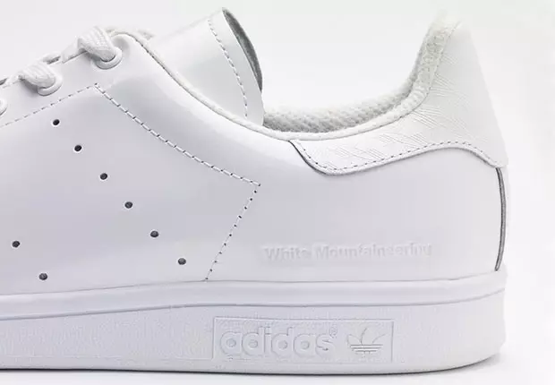 Bela alpinistična obutev adidas Stan Smith, belo lakirano usnje