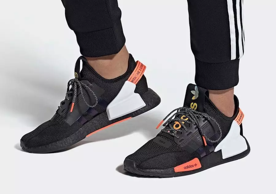 Deze adidas NMD R1 V2's worden geleverd met gedurfde tongbranding