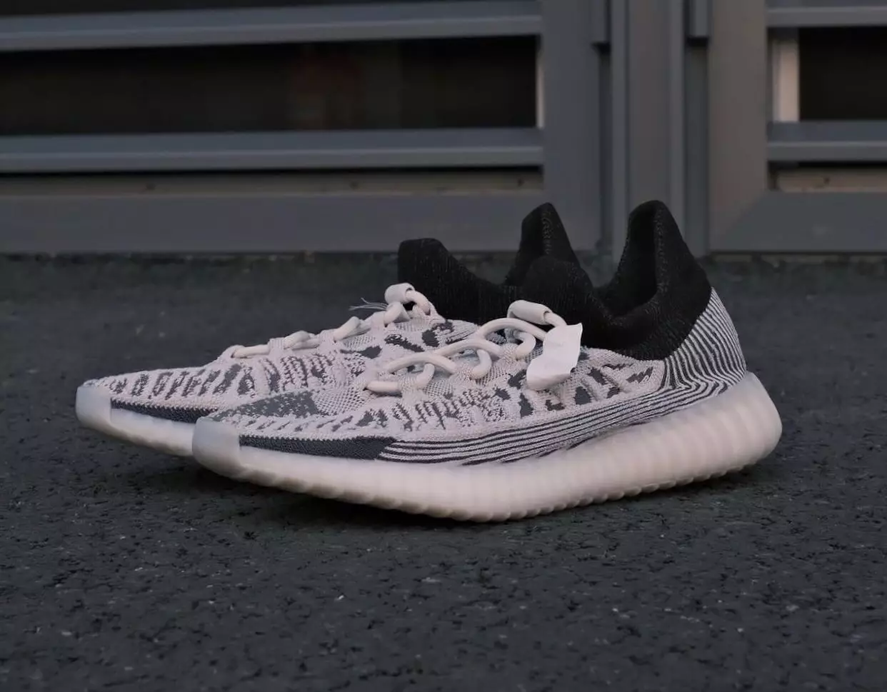 Санаи барориши adidas Yeezy Boost 350 V2 CMPCT Panda