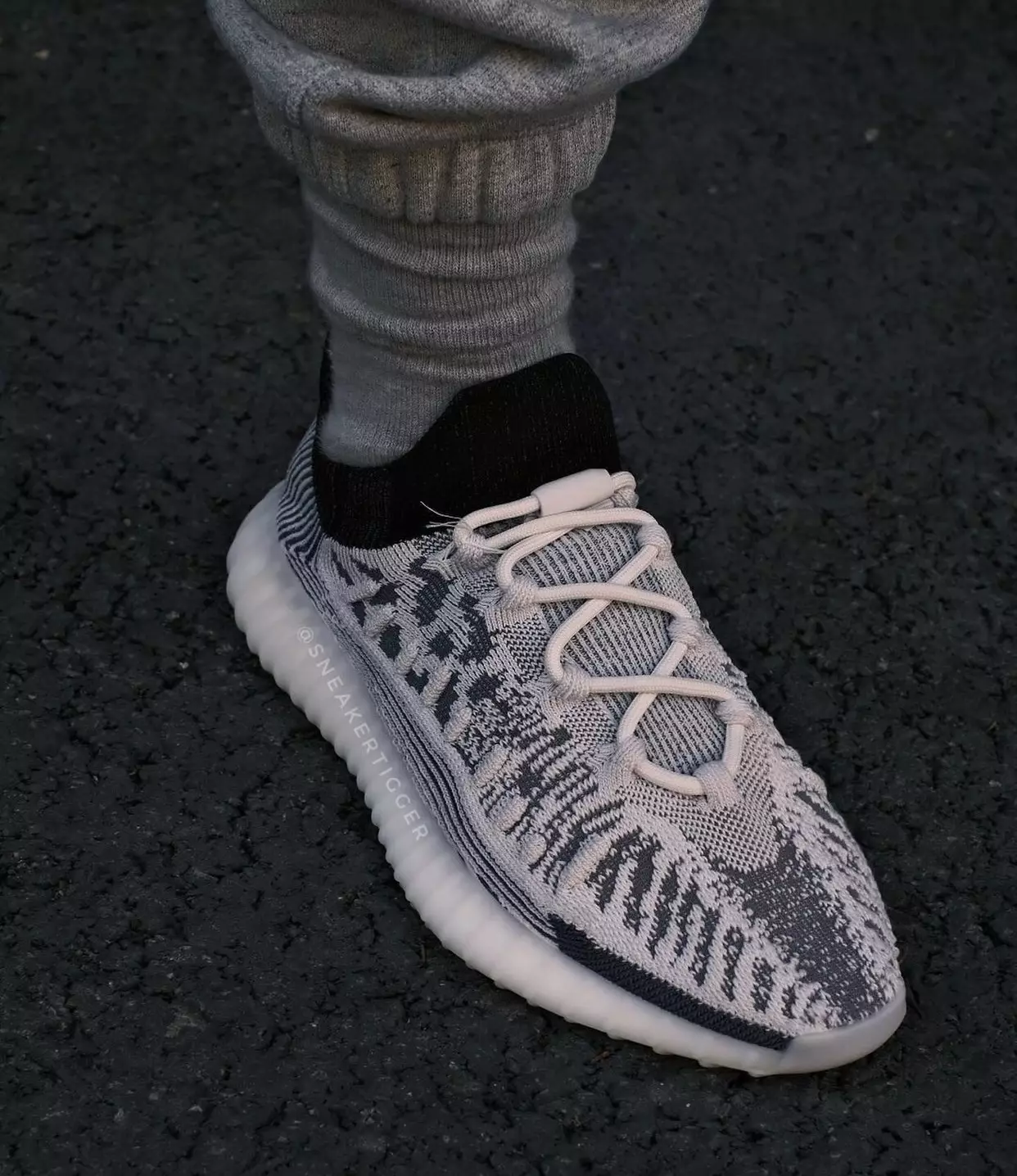 Ngày phát hành adidas Yeezy Boost 350 V2 CMPCT Panda