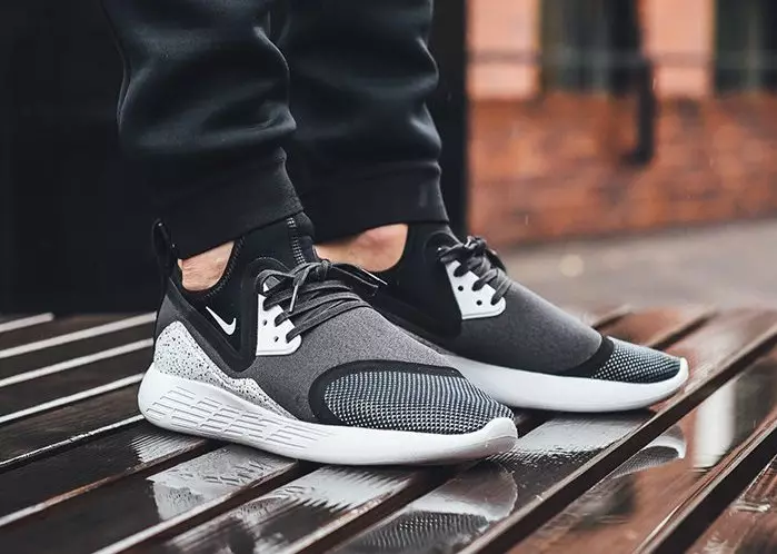 À quoi ressemble la Nike LunarCharge sur les pieds