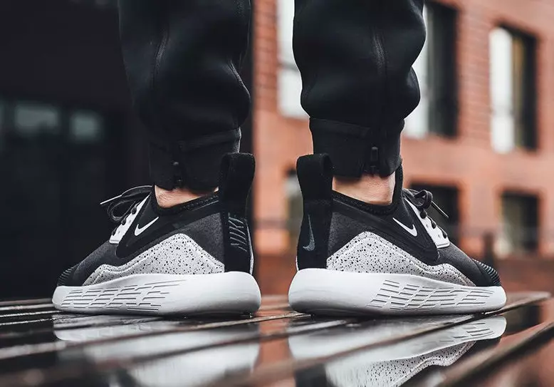 Nike LunarCharge uz kājām