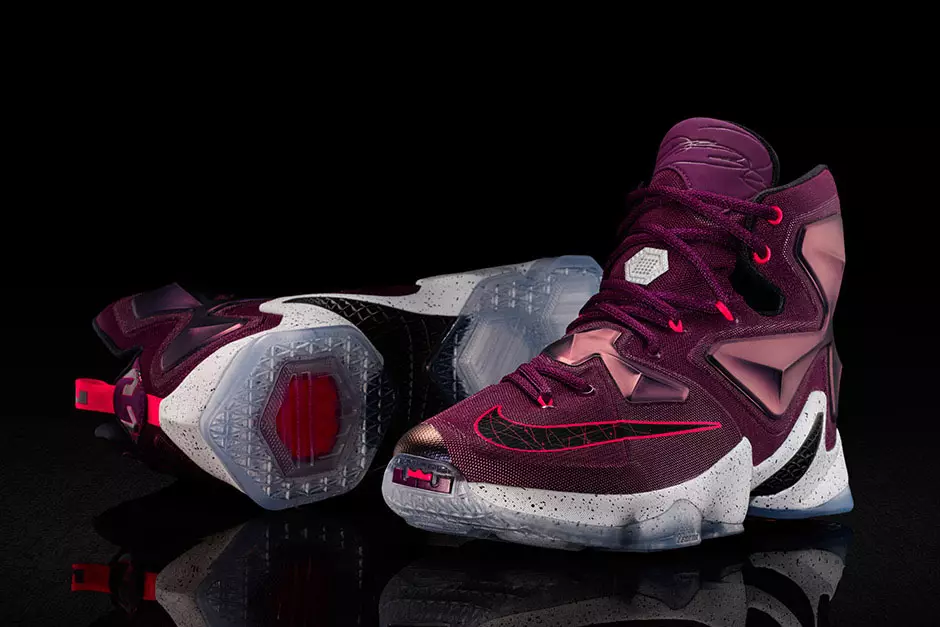 Nike LeBron 13 Geschriwwen an de Stars