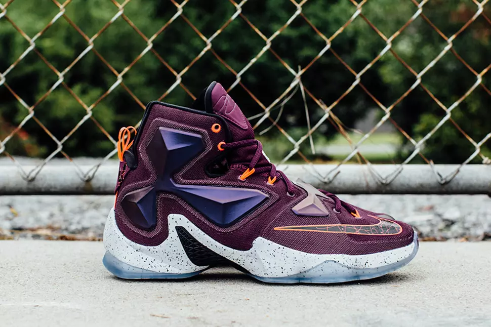 Geschriwwen an de Stars Nike LeBron 13