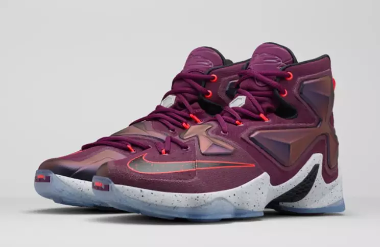 Ditulis dalam Bintang Nike LeBron 13