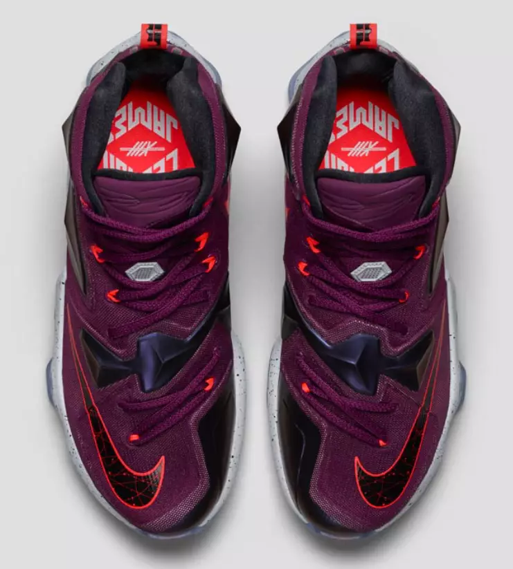 Գրված է Stars Nike LeBron 13-ում