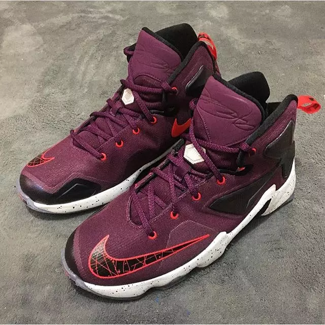 Medium Berry LeBron 13 Releasedatum