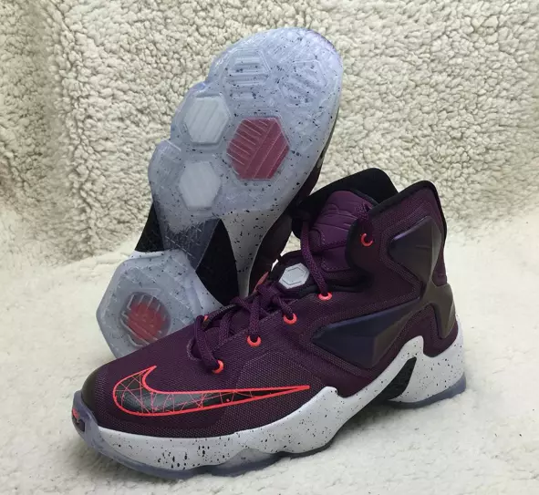 LeBron 13 Data e publikimit 2015