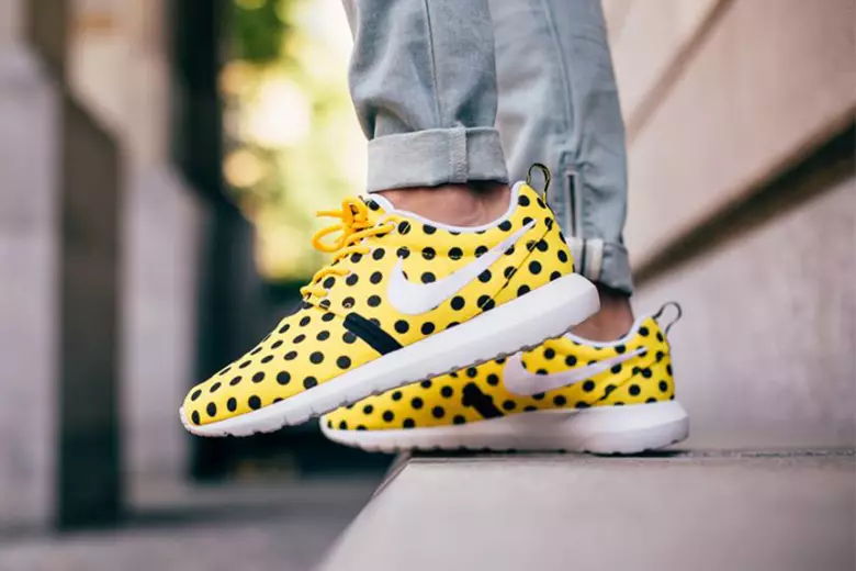 Fotografije na nogama Nike Roshe Run NM QS