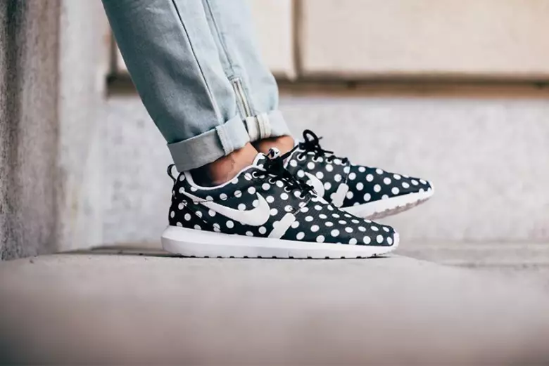 Nike Roshe NM Nokta Paketi