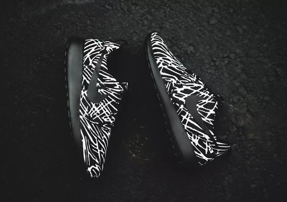 Nike Roshe One Print Nyeupe Nyeusi