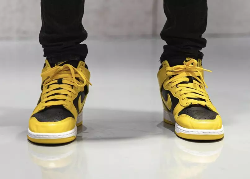 Nike Dunk High Varsity Maize CZ8149-002 Fecha de lanzamiento On-Feet