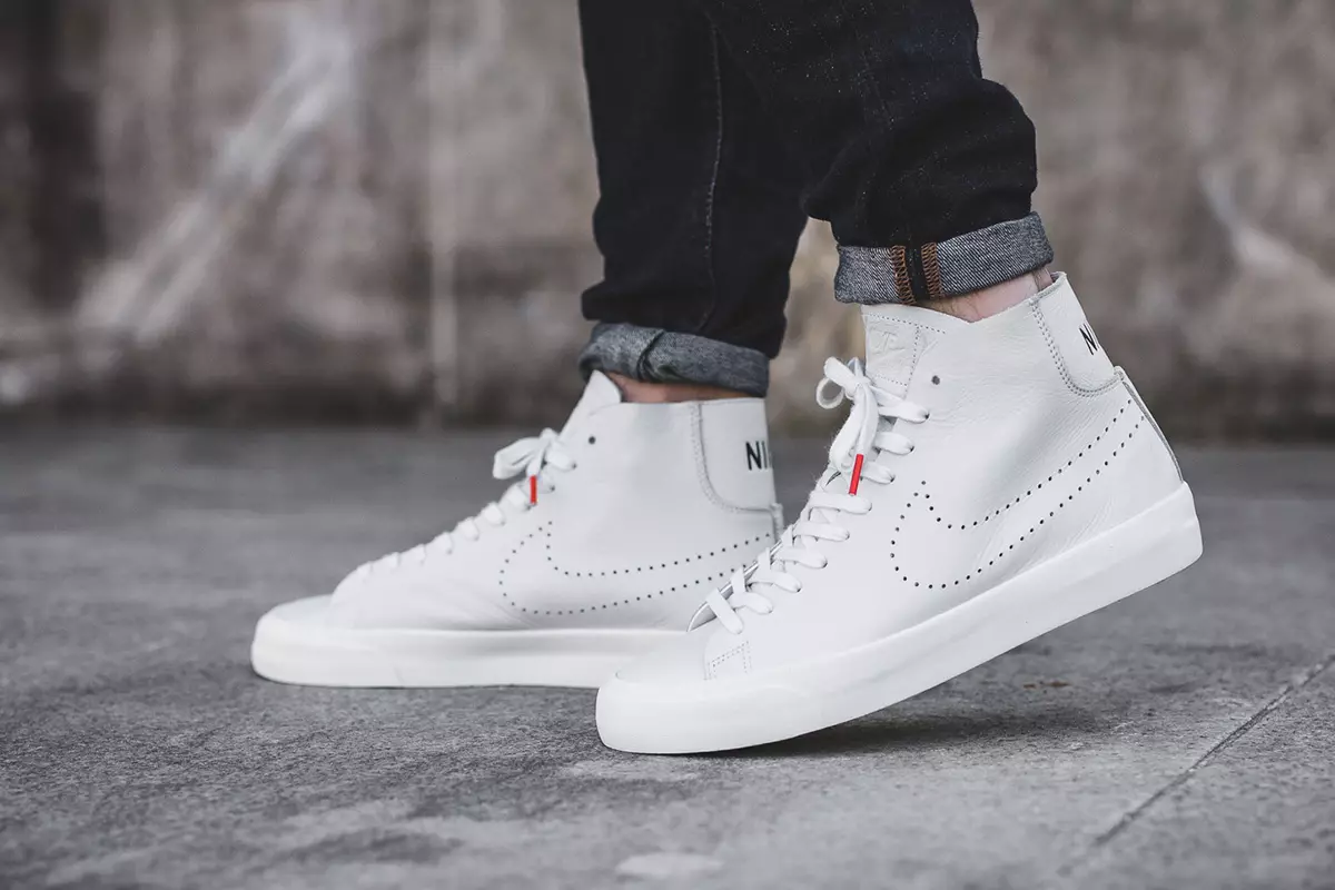 Pacáiste decon lár stiúideo nike blazer