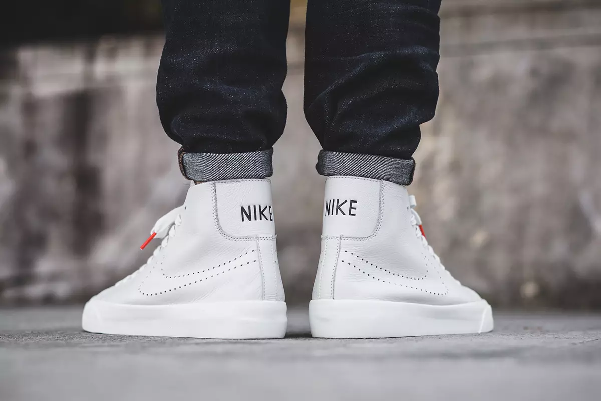 Pacáiste decon lár stiúideo nike blazer