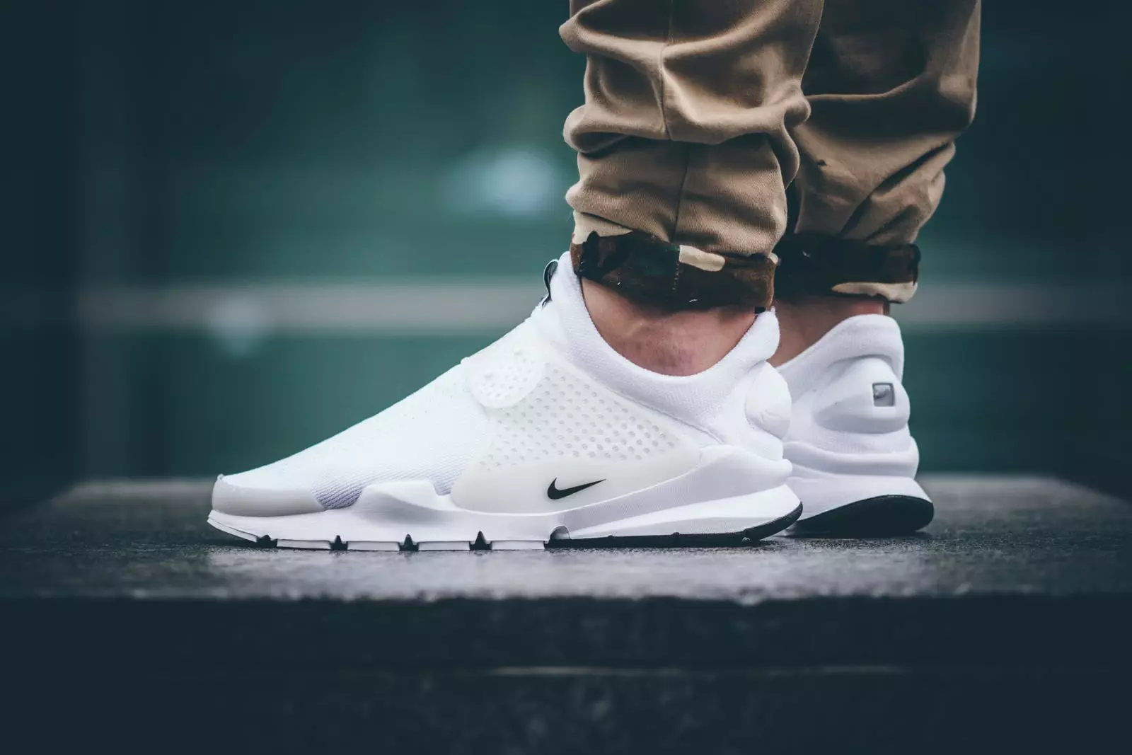 အဖြူရောင် Nike Sock Dart USA ဇူလိုင် ၄ ရက်