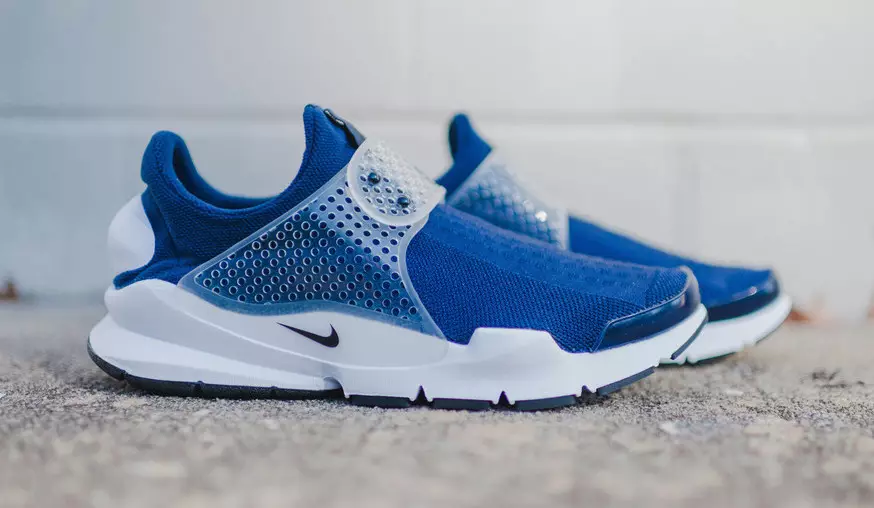 Cabhlach meán oíche Nike Sock Dart