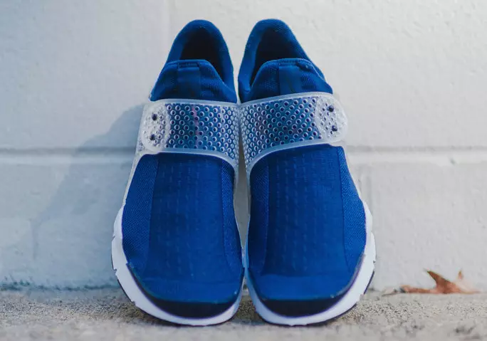 Cabhlach meán oíche Nike Sock Dart